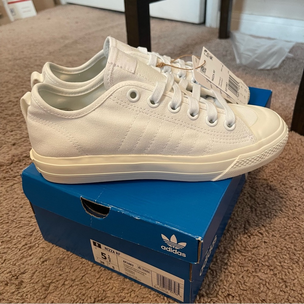 NEW Adidas Nizza Rf Shoes Size 5.5 Youth/ 7 Women’s